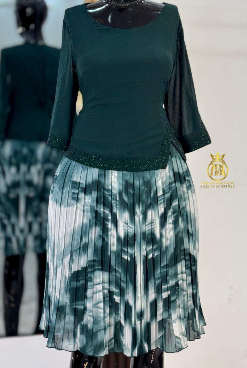 ROBE AUX GENOUX