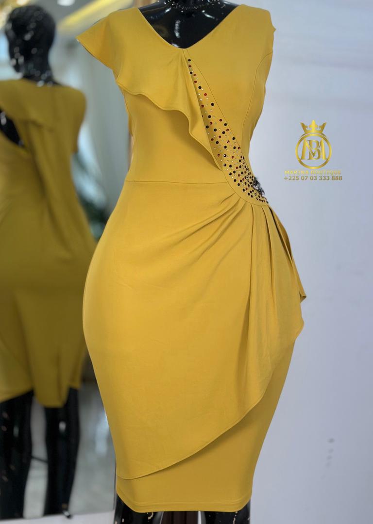 ROBE AUX GENOUX