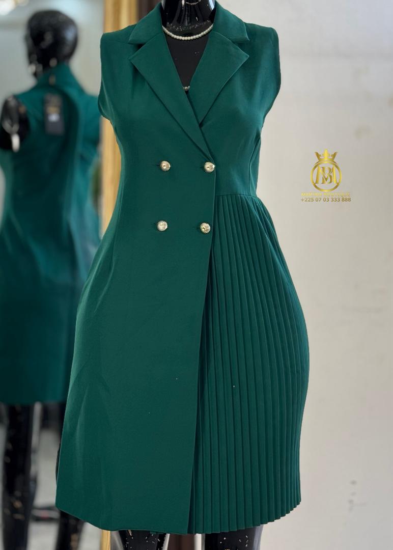 ROBE AUX GENOUX