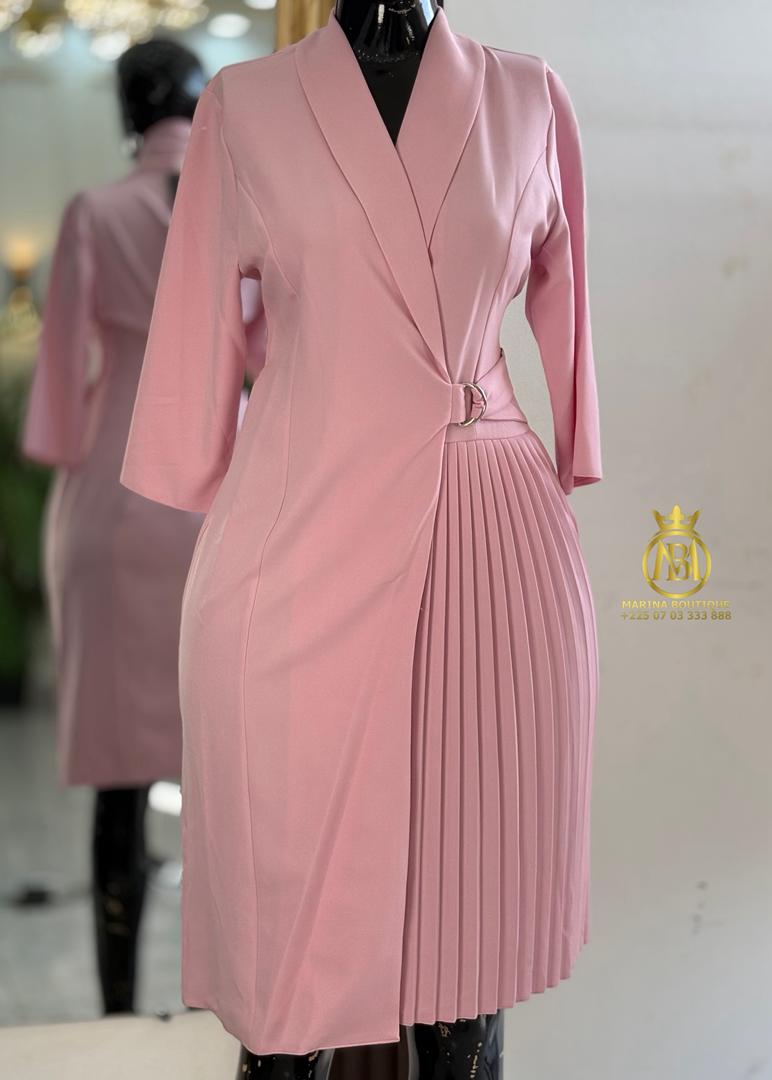 ROBE AUX GENOUX