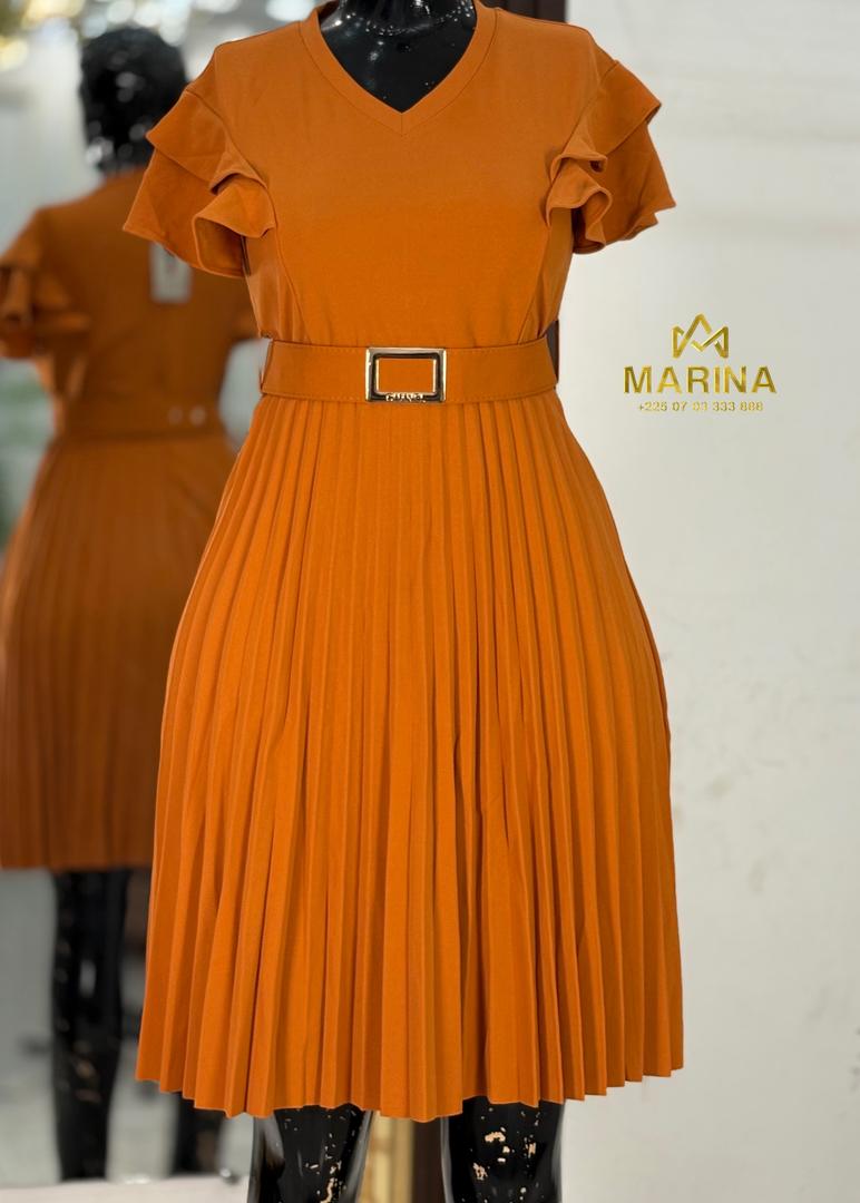 ROBE AUX GENOUX