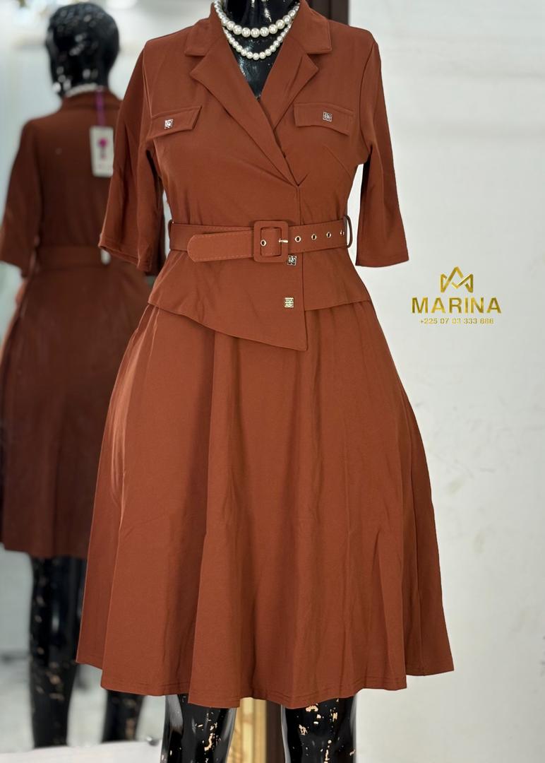 ROBE AUX GENOUX
