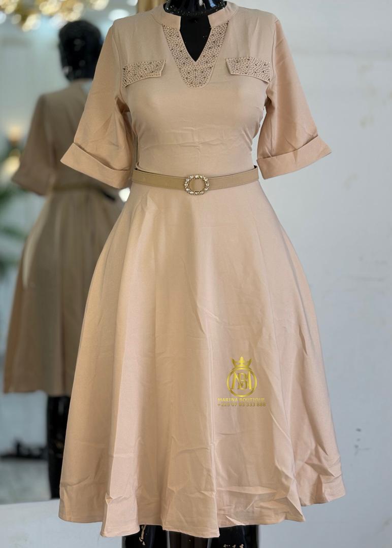 ROBE AUX GENOUX