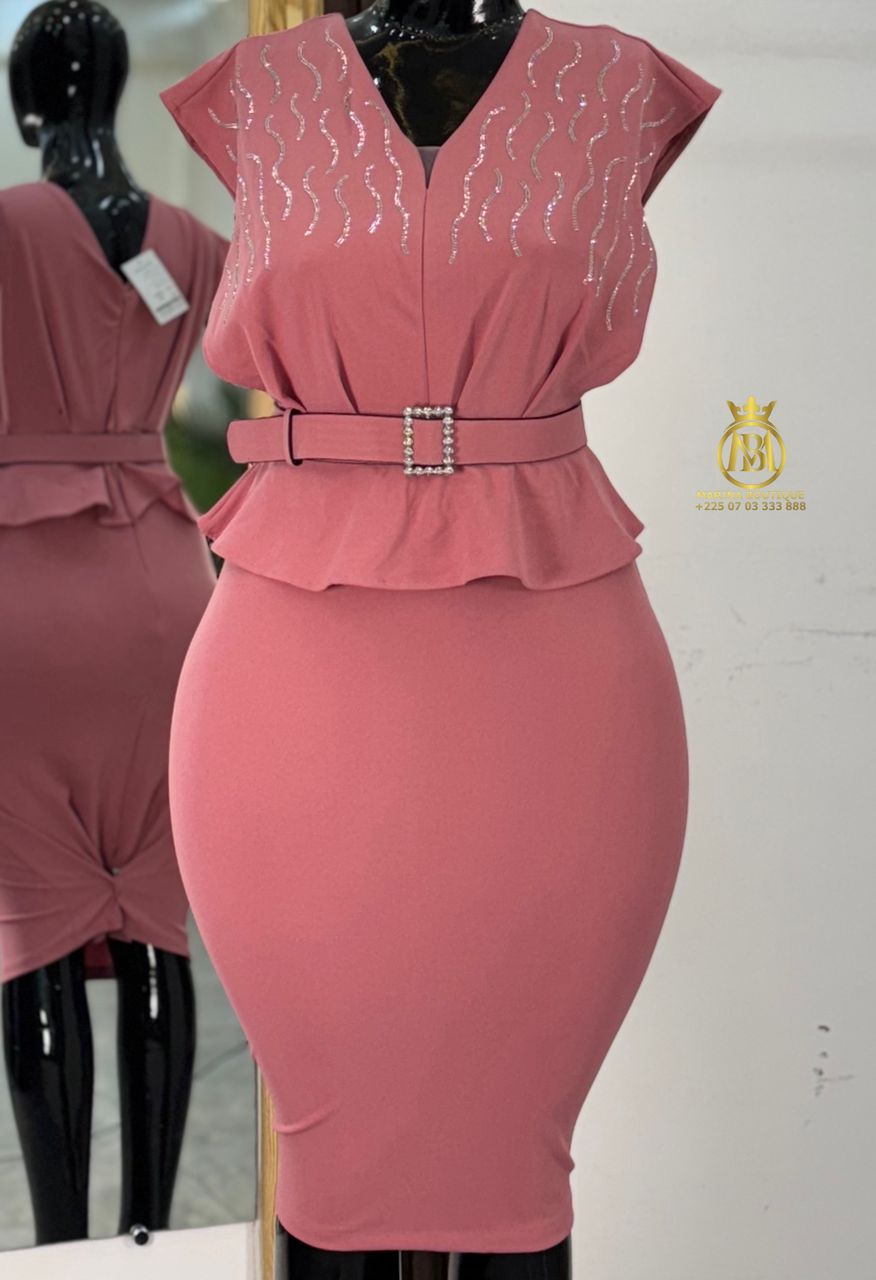 ROBE AUX GENOUX