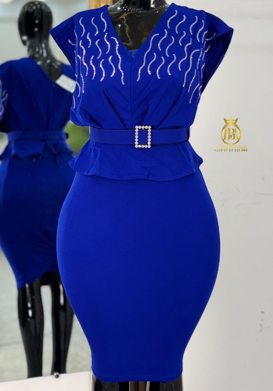 ROBE AUX GENOUX