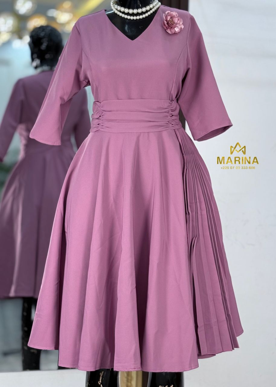 ROBE AUX GENOUX