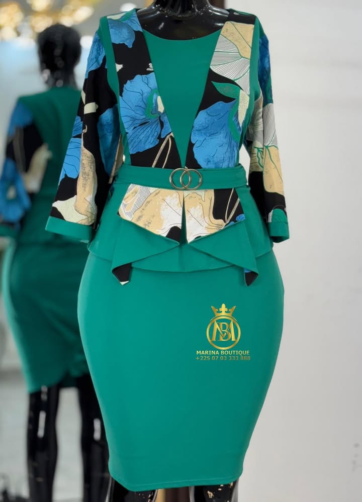 ROBE AUX GENOUX