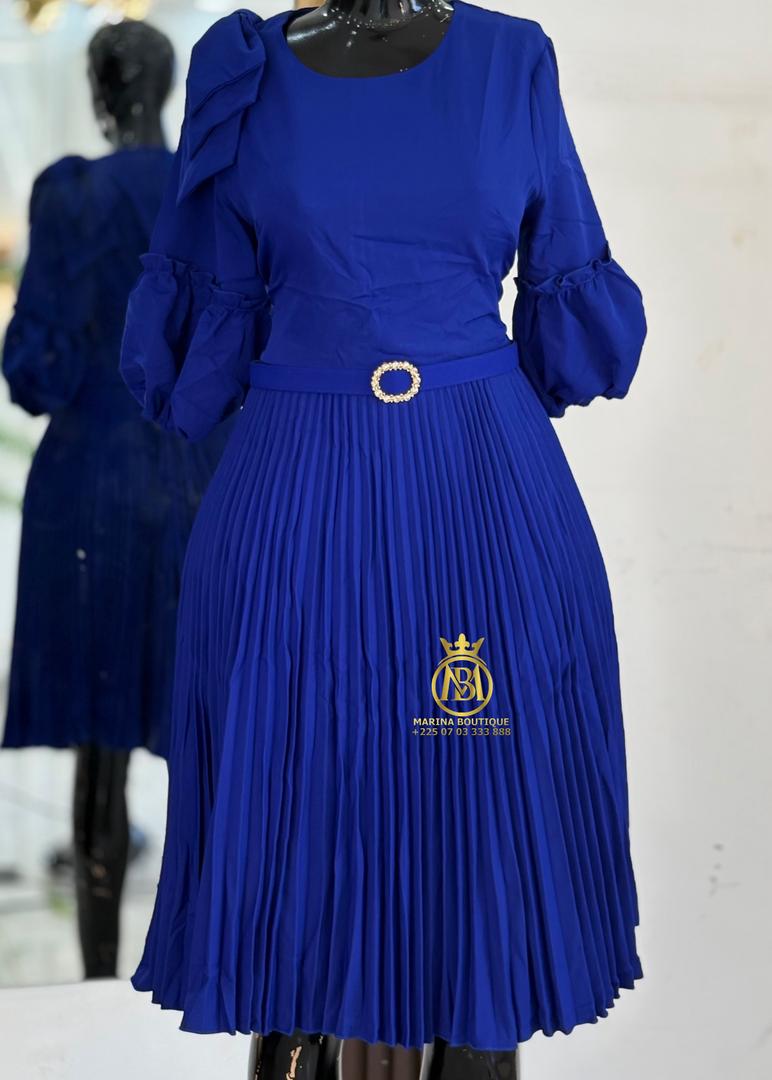 ROBE AUX GENOUX