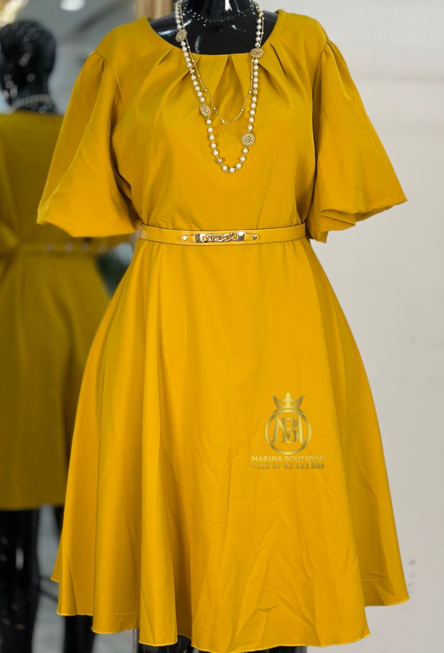 ROBE AUX GENOUX