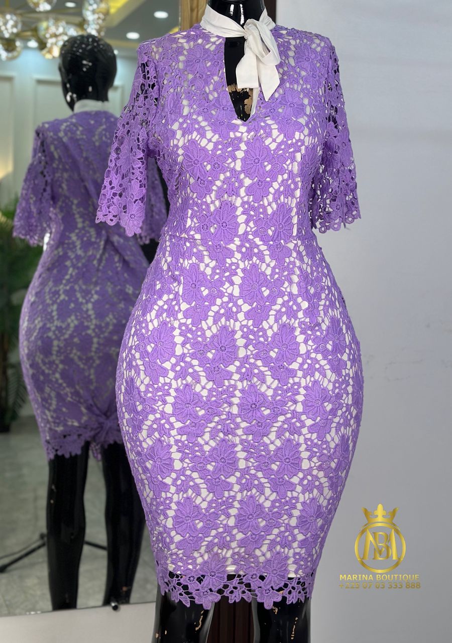 ROBE AUX GENOUX
