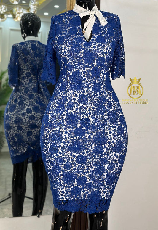 ROBE AUX GENOUX