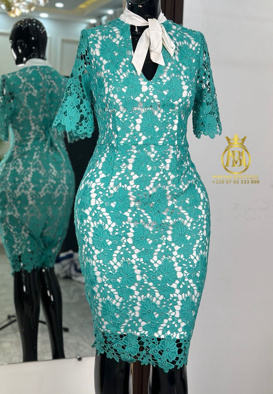 ROBE AUX GENOUX