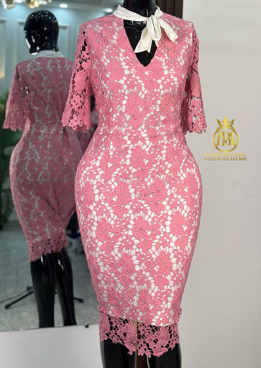 ROBE AUX GENOUX