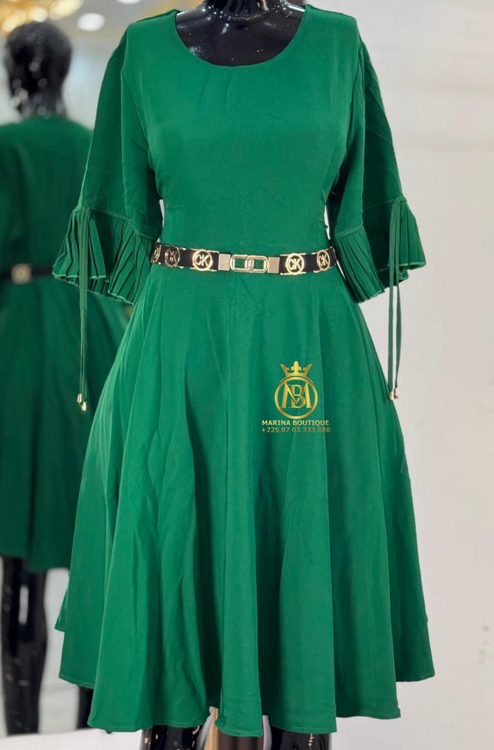 ROBE AUX GENOUX