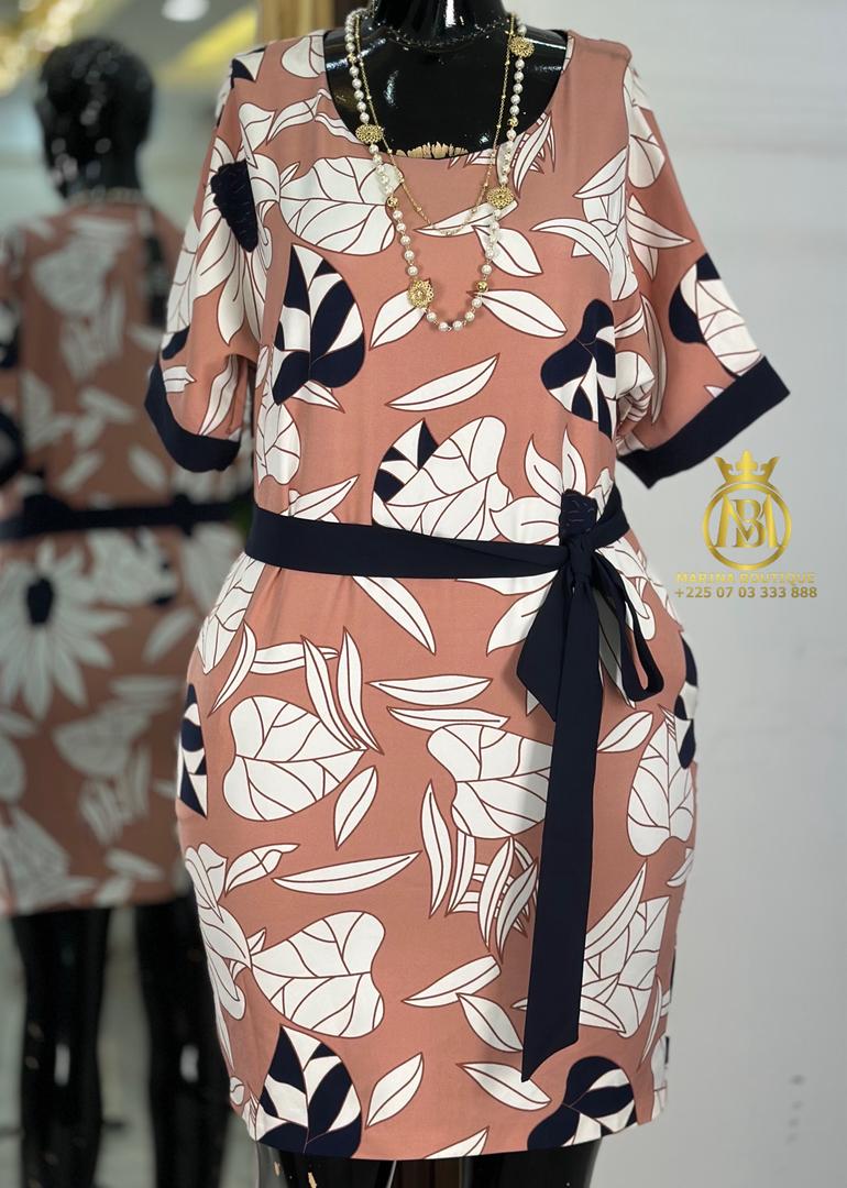 ROBE AUX GENOUX