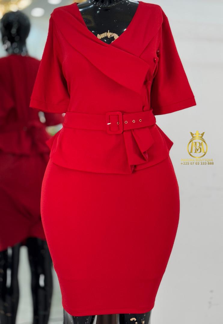 ROBE AUX GENOUX