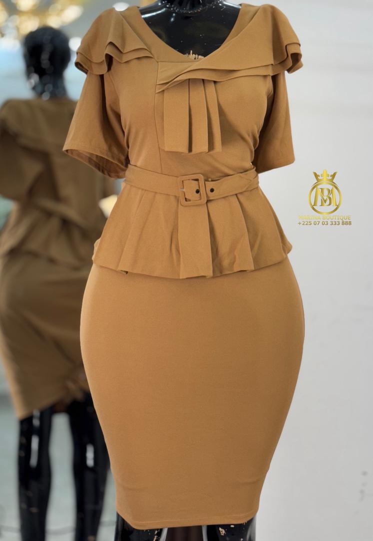 ROBE AUX GENOUX