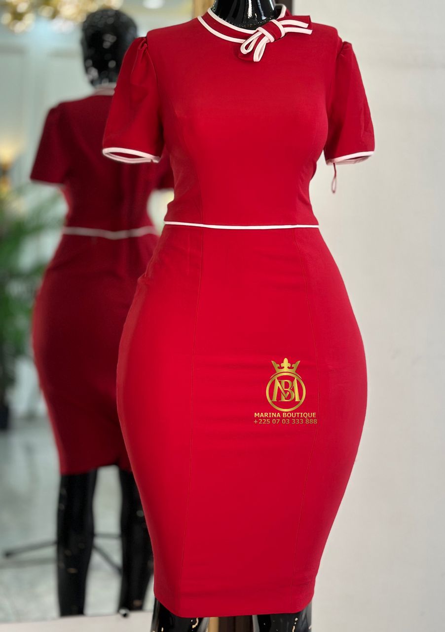 ROBE AUX GENOUX