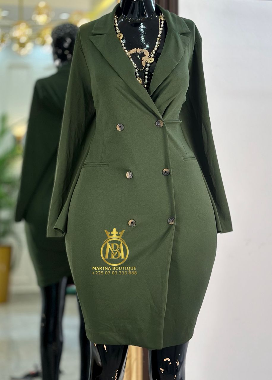 ROBE AUX GENOUX