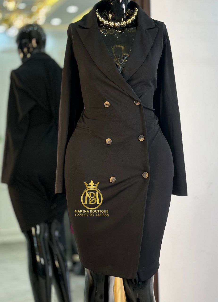 ROBE AUX GENOUX