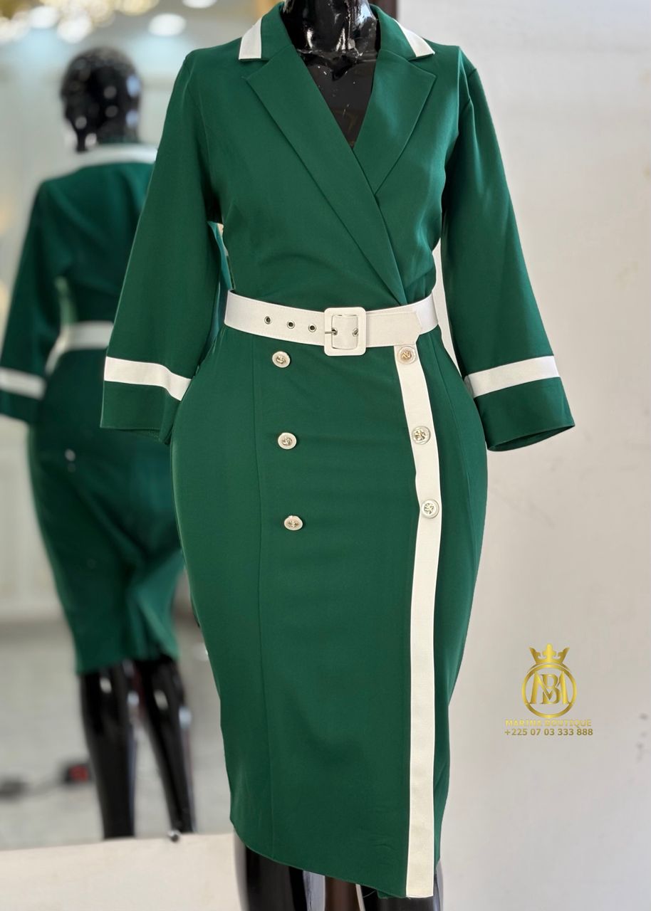 ROBE AUX GENOUX
