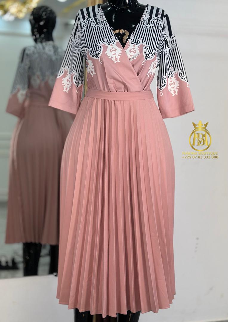 ROBE AUX GENOUX