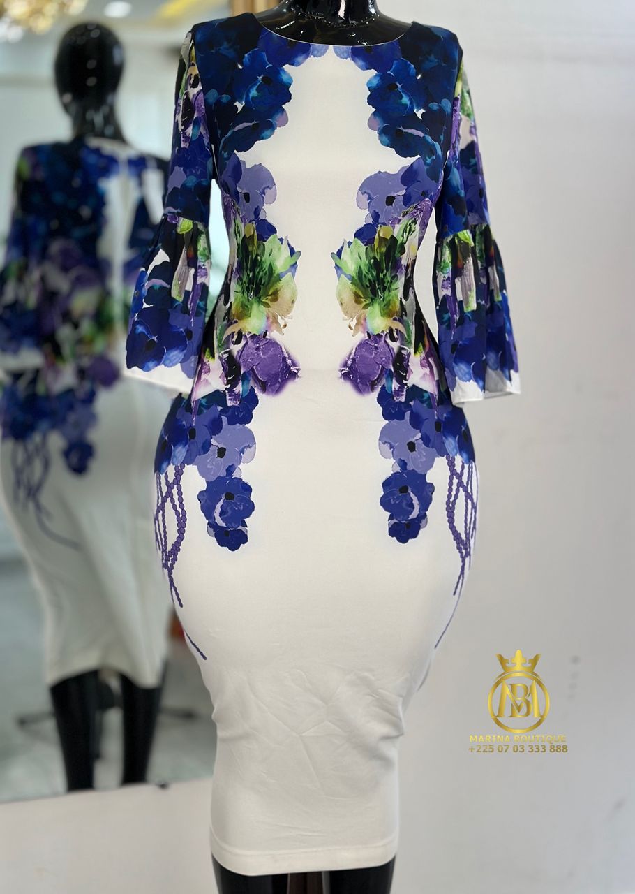ROBE AUX GENOUX