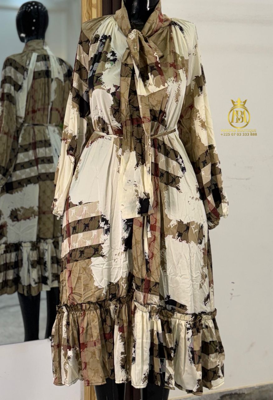 ROBE AUX GENOUX