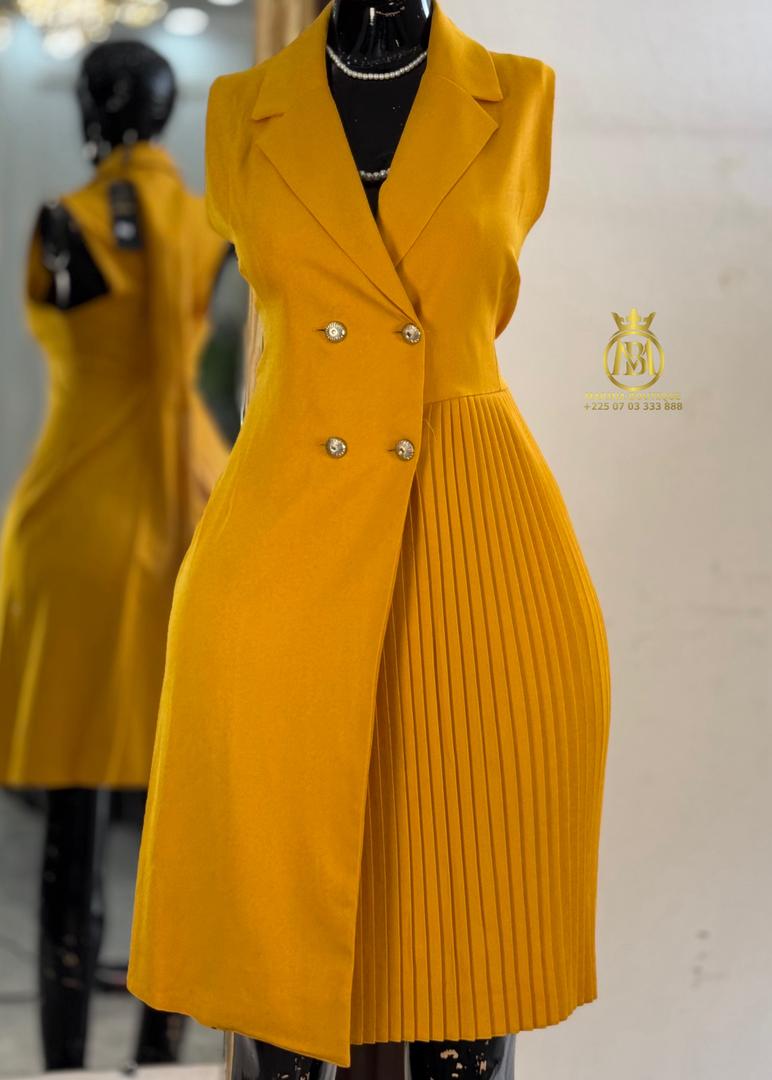 ROBE AUX GENOUX