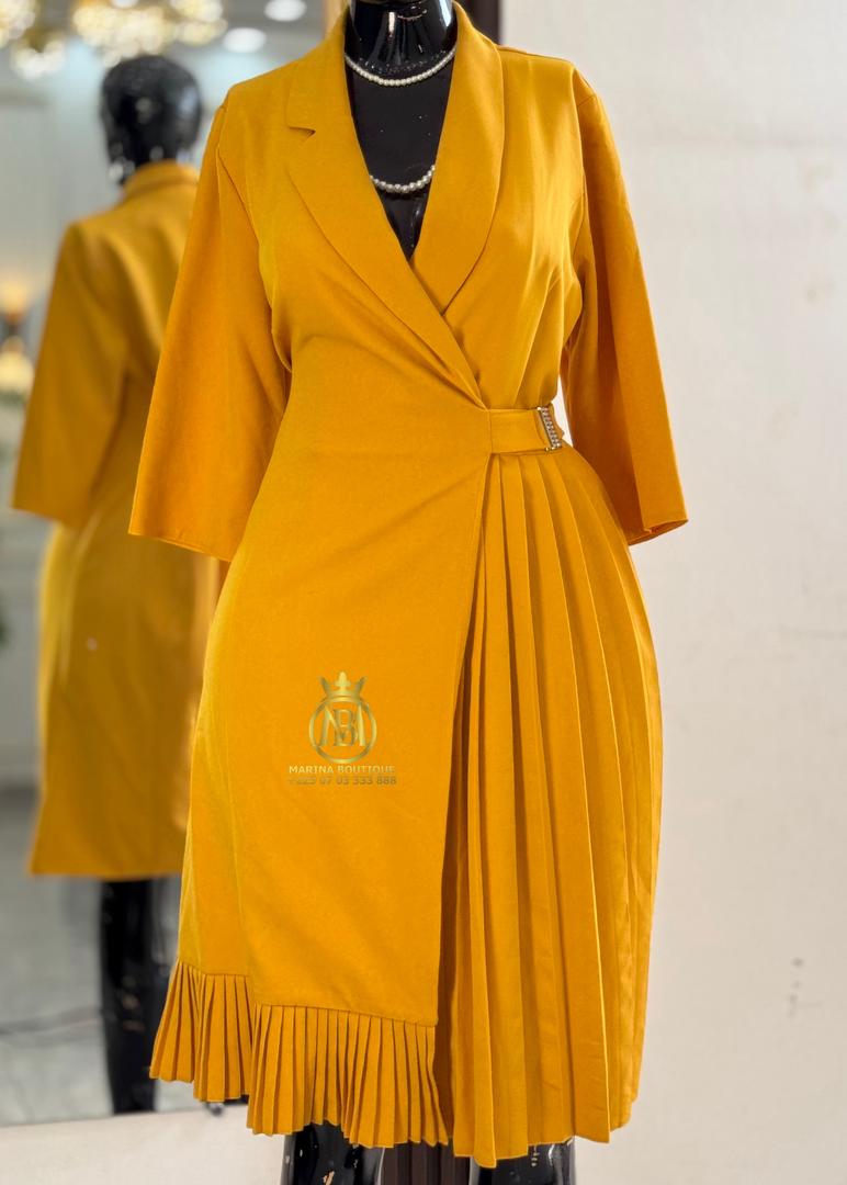 ROBE AUX GENOUX