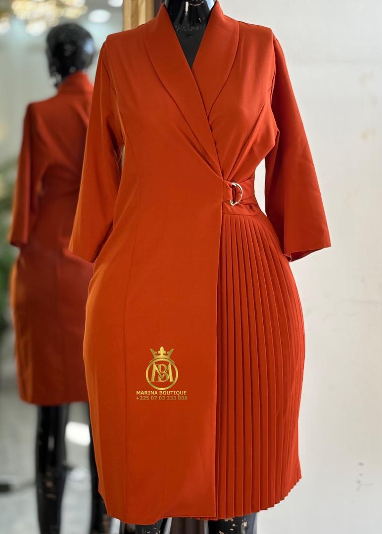 ROBE AUX GENOUX