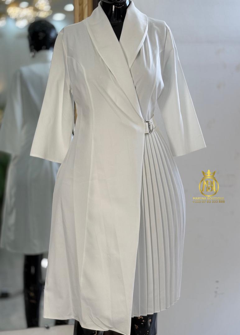 ROBE AUX GENOUX