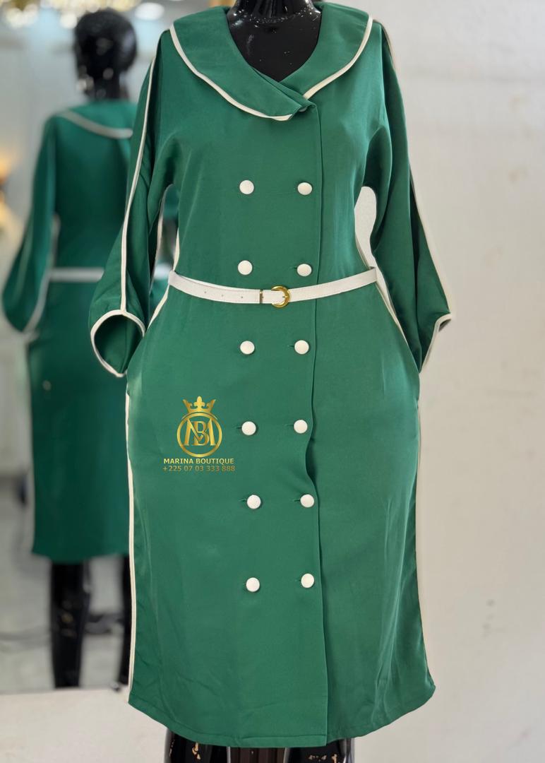 ROBE AUX GENOUX