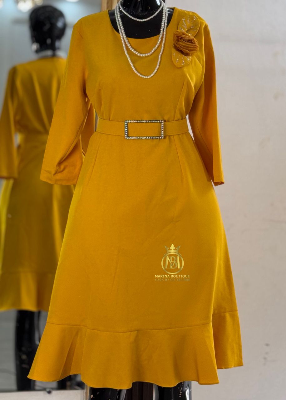 ROBE AUX GENOUX