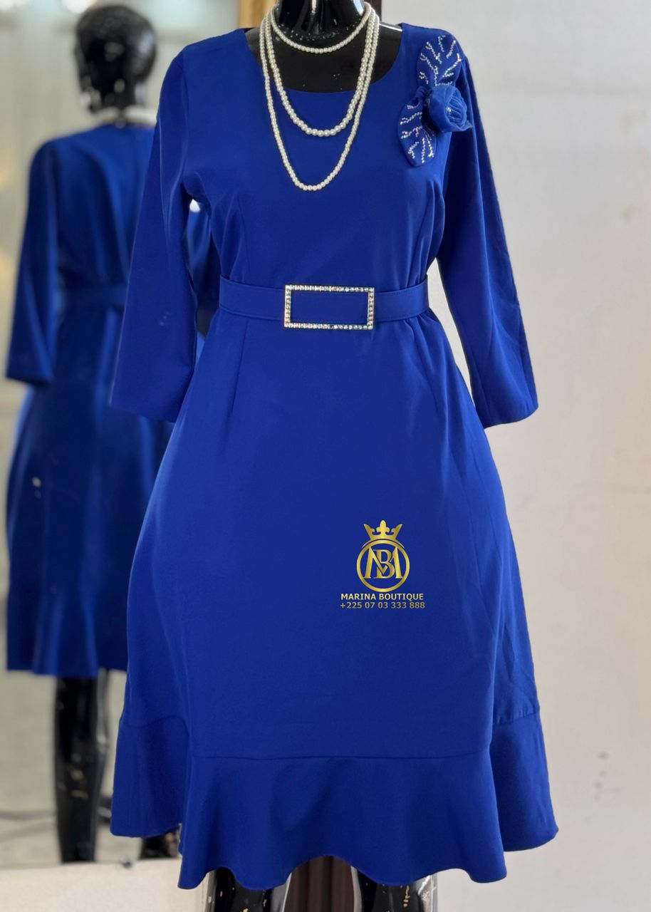 ROBE AUX GENOUX