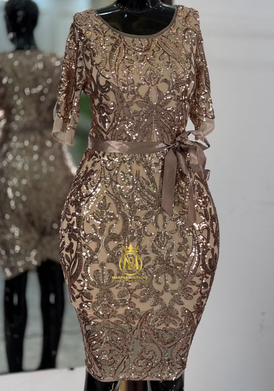 ROBE AUX GENOUX