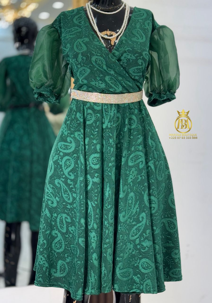 ROBE AUX GENOUX
