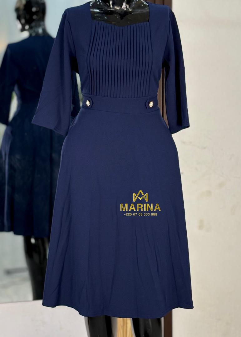 ROBE AUX GENOUX
