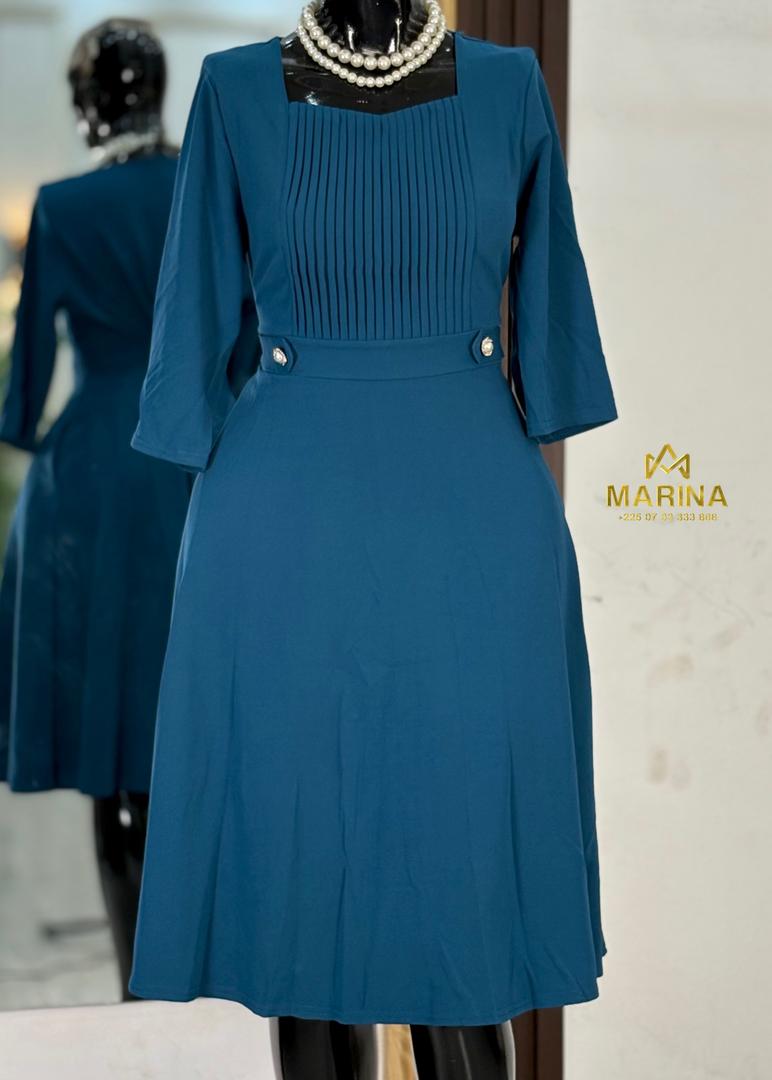 ROBE AUX GENOUX