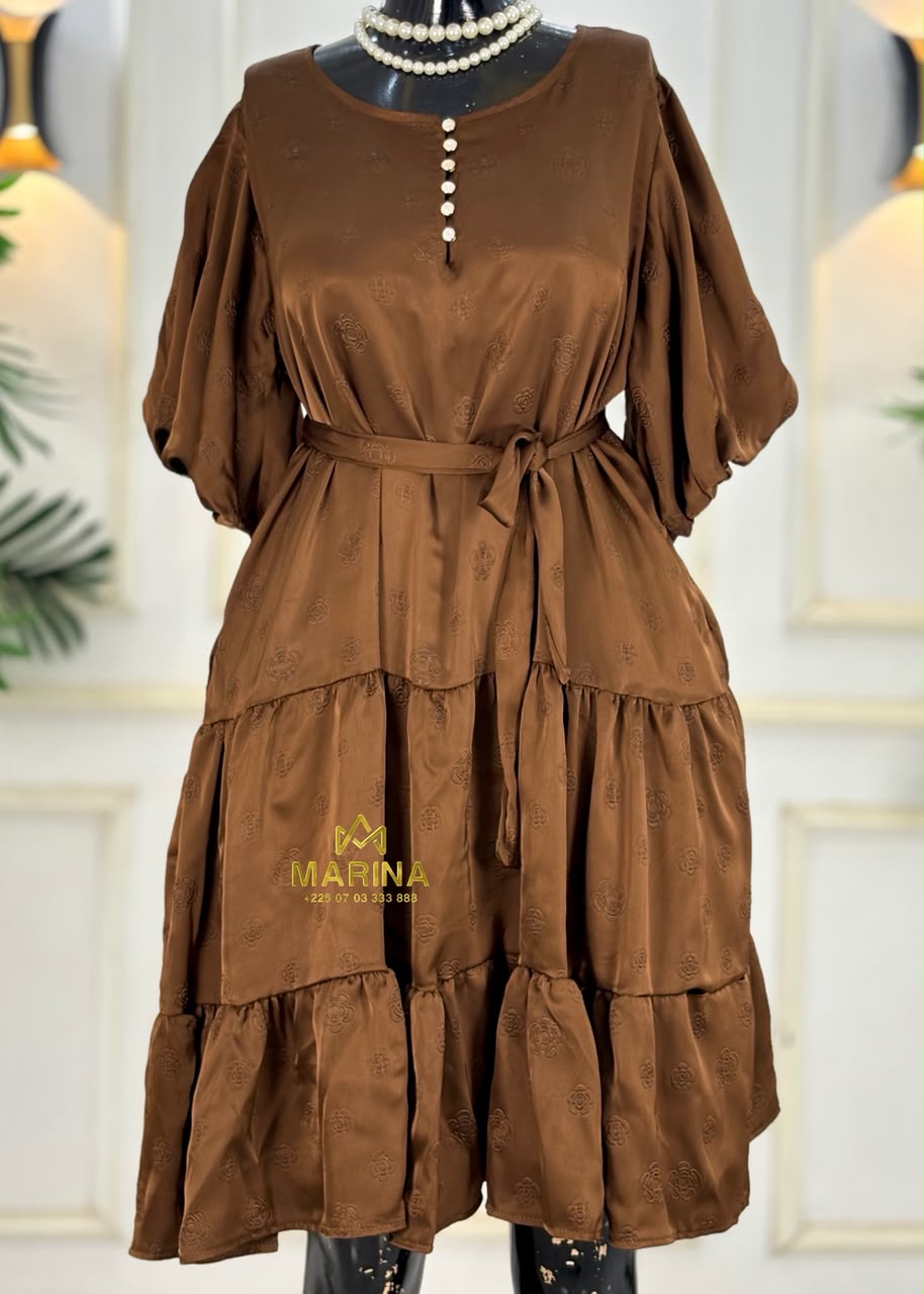 ROBE AUX GENOUX